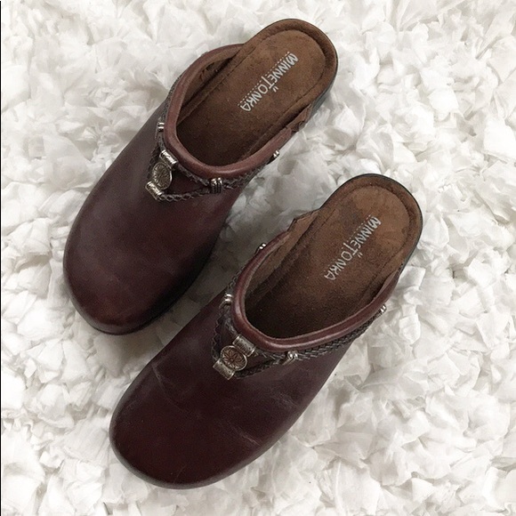 minnetonka clogs